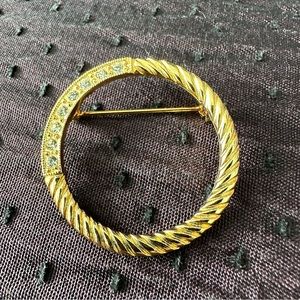 Trifari Crystal Round Brooch Gold Tone -Vintage Signed Crown Trifari